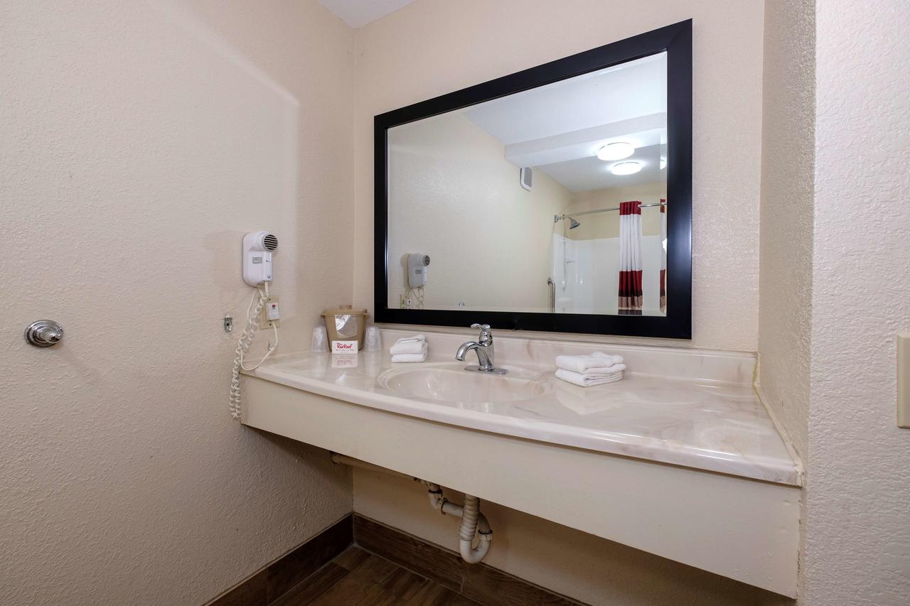 Red Roof Inn Columbus, MS - thumb 25