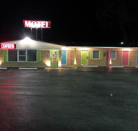 Laci's Country Inn - Knob Noster - Tourism House