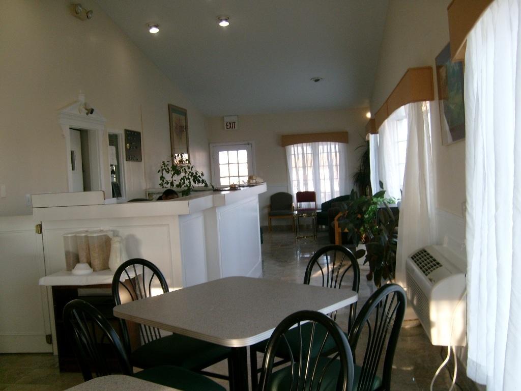 Harrisonville Inn & Suites - thumb 7