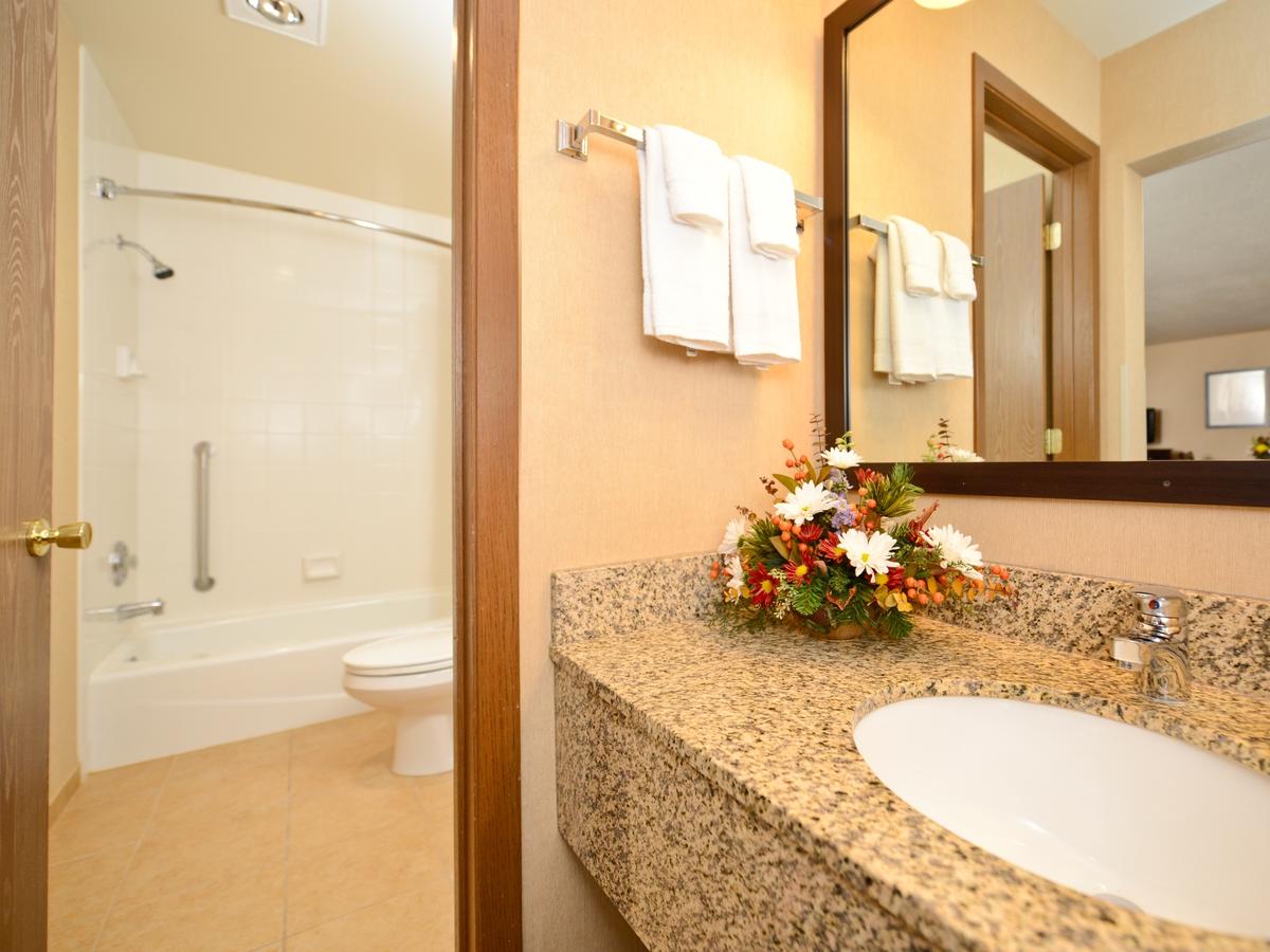 Yellowstone West Gate Hotel - thumb 36