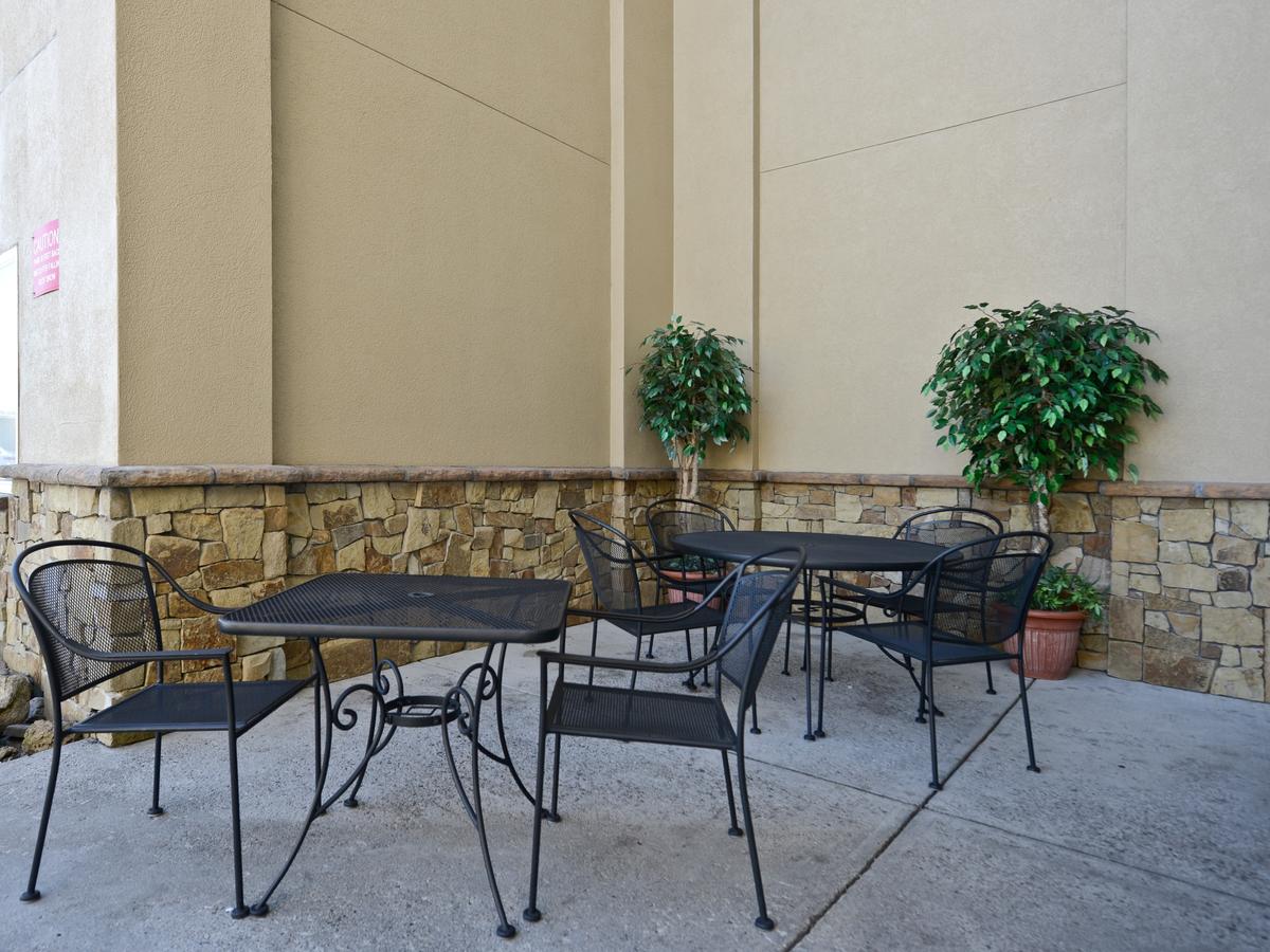 Yellowstone West Gate Hotel - thumb 44