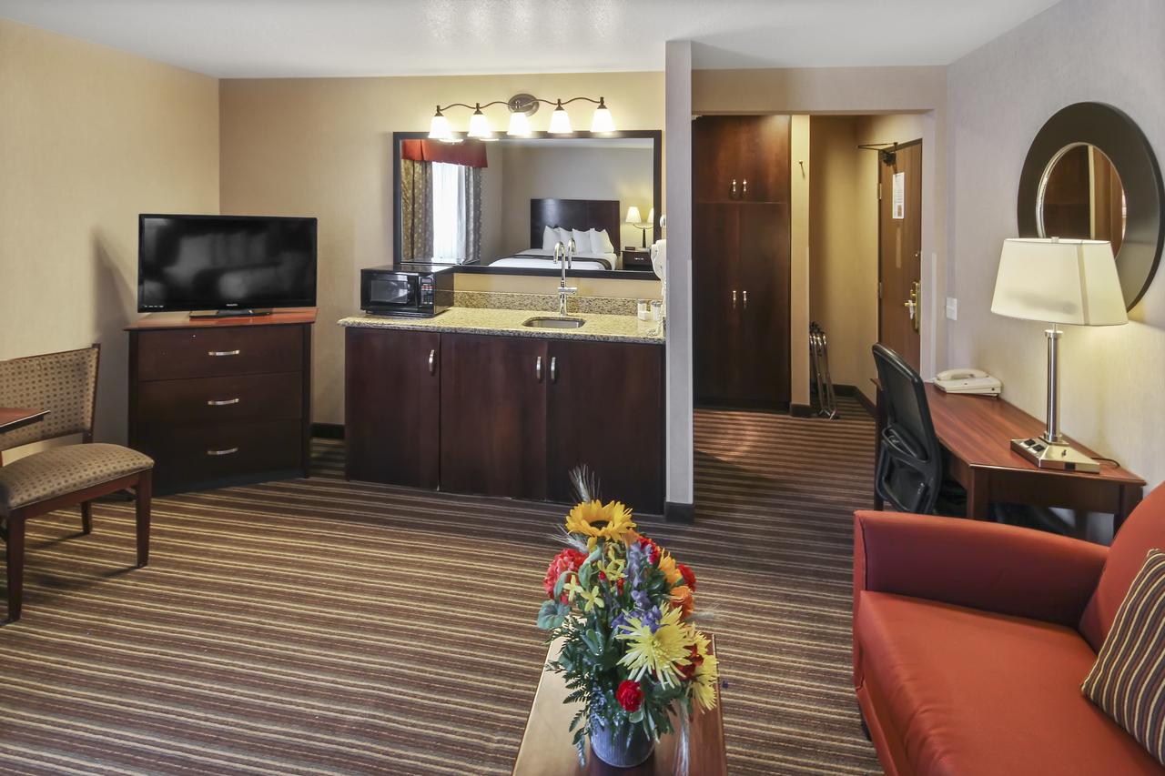 Yellowstone West Gate Hotel - thumb 4