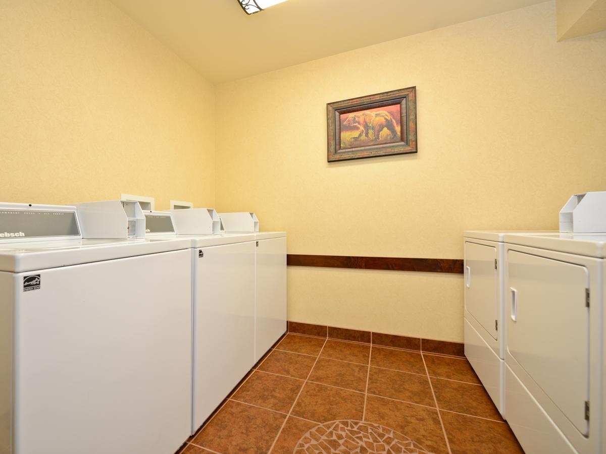 Yellowstone West Gate Hotel - thumb 43