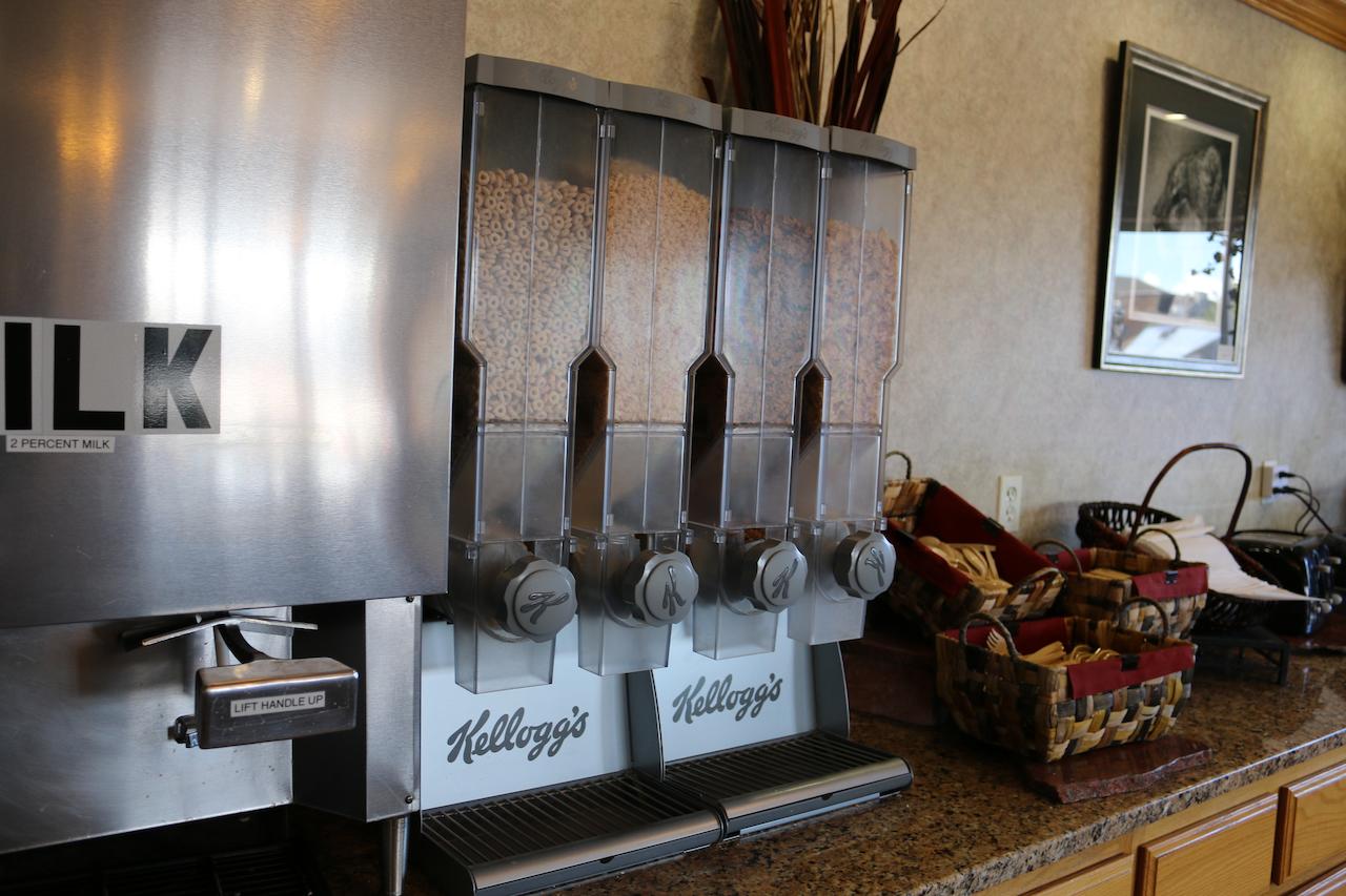 Gray Wolf Inn & Suites - thumb 36