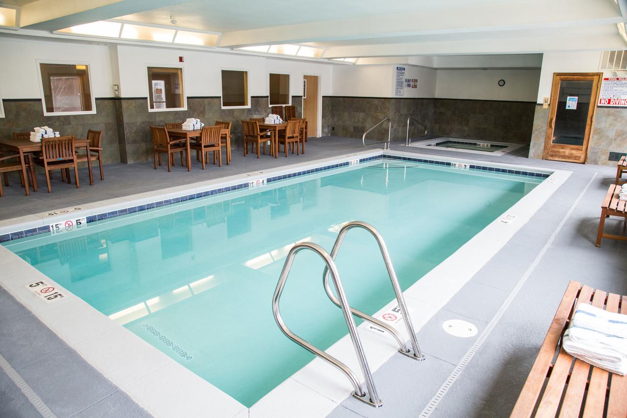 Gray Wolf Inn & Suites - thumb 2