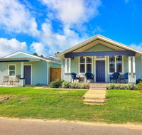 Walk to Beach From Outstanding Classic Residence - Tourism House