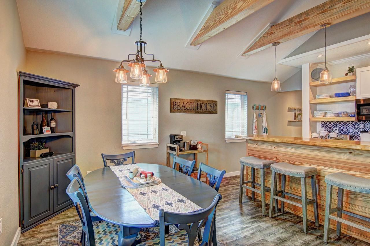 Walk To Beach From Outstanding Classic Residence - thumb 5