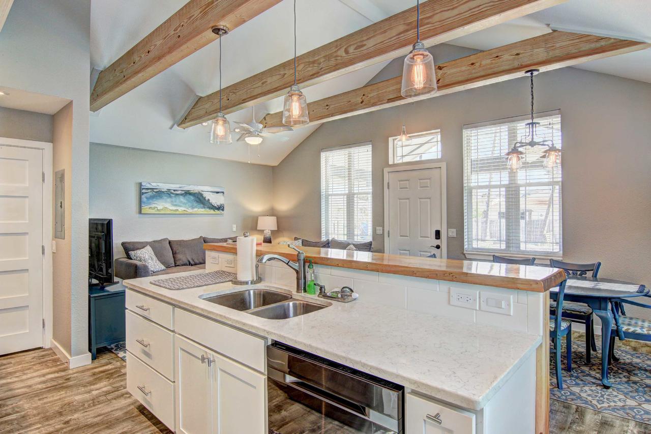 Walk To Beach From Outstanding Classic Residence - thumb 9