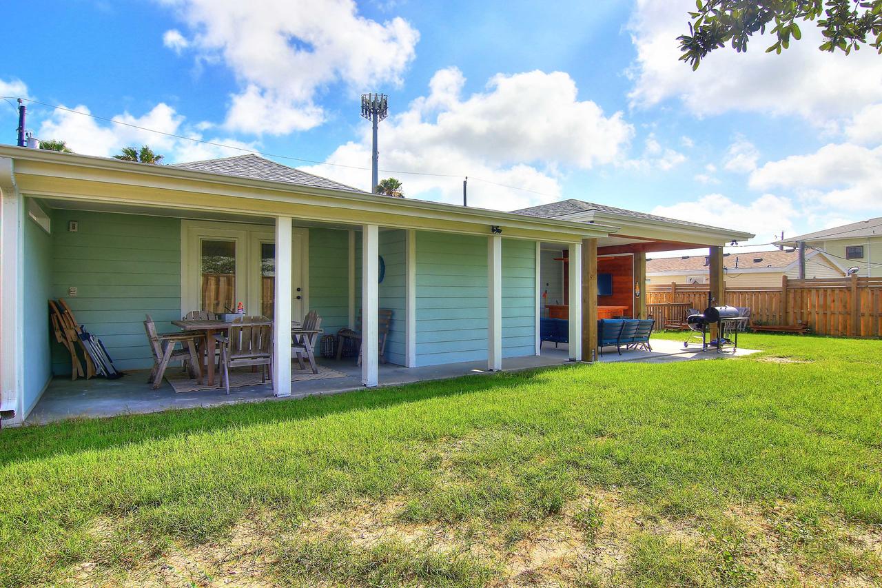 Walk To Beach From Outstanding Classic Residence - thumb 24