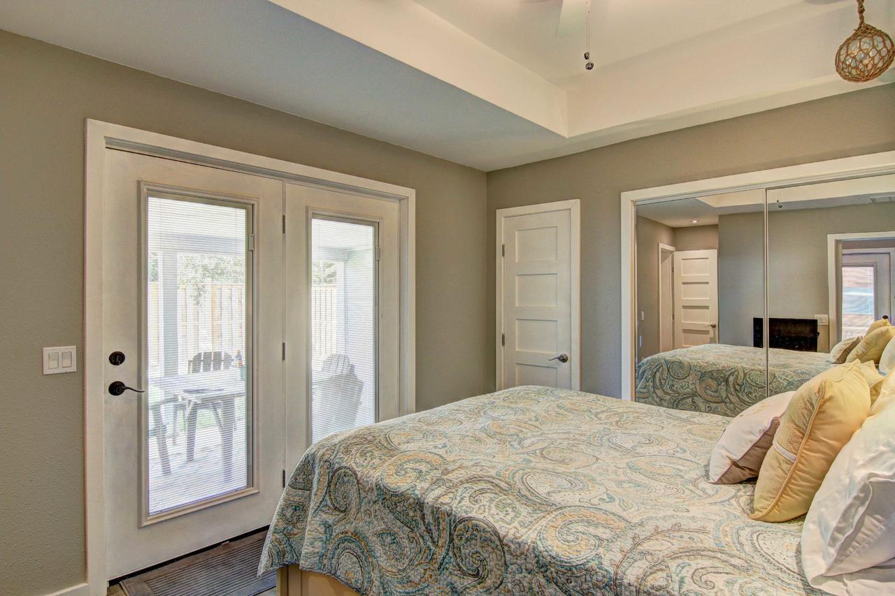 Walk To Beach From Outstanding Classic Residence - thumb 15