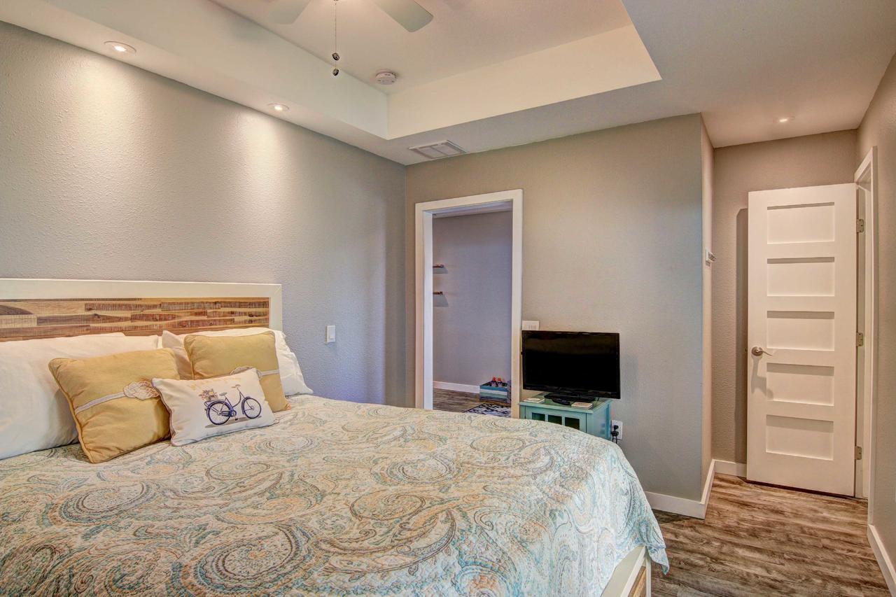 Walk To Beach From Outstanding Classic Residence - thumb 17