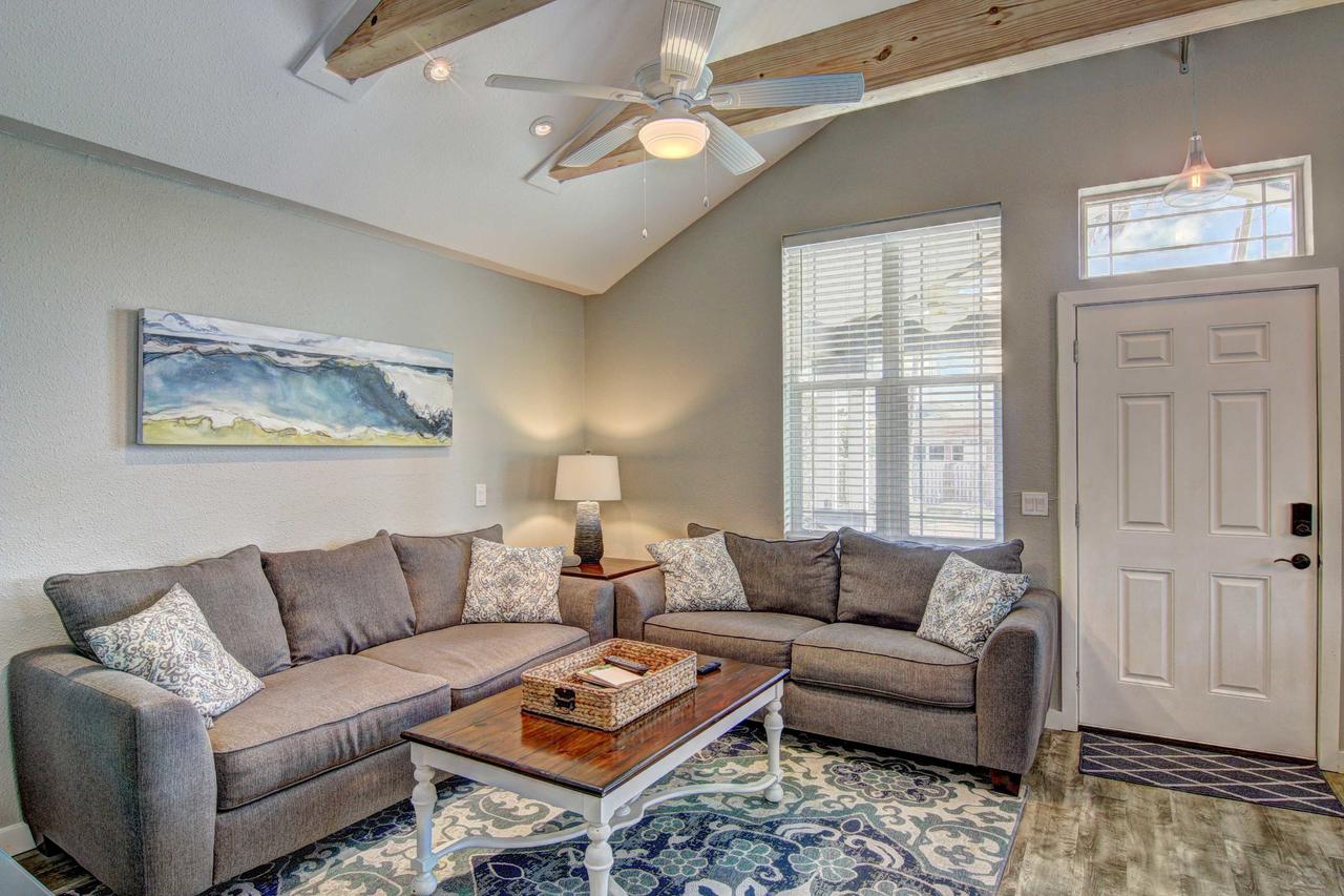 Walk To Beach From Outstanding Classic Residence - thumb 13