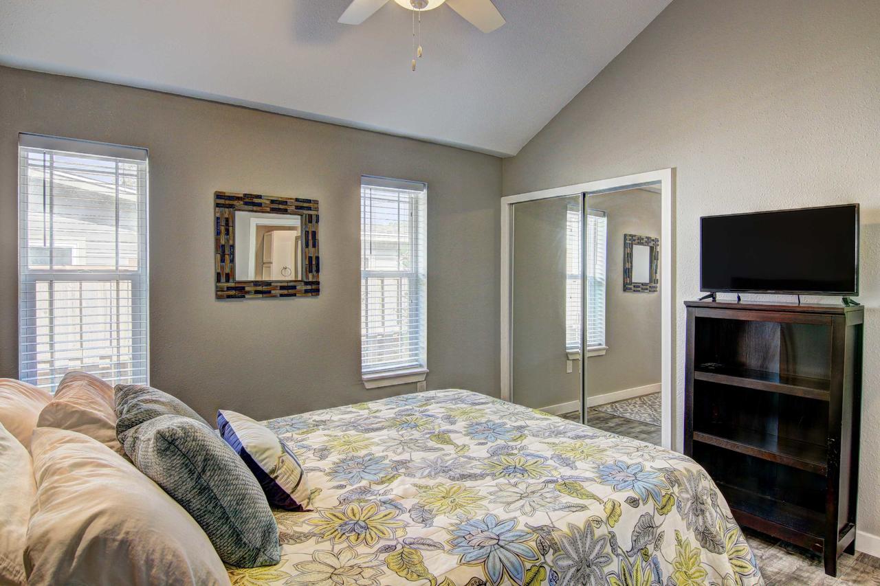 Walk To Beach From Outstanding Classic Residence - thumb 19