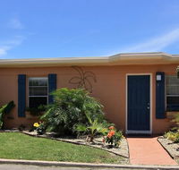 Palm Breeze Cottage - Tourism House