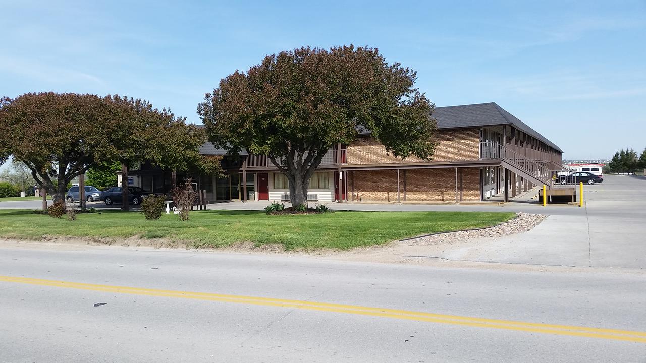 Home-Towne Lodge Omaha - thumb 1