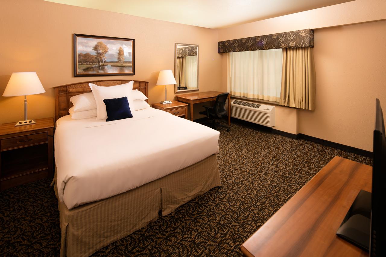 Ramada Plaza By Wyndham Omaha - thumb 17