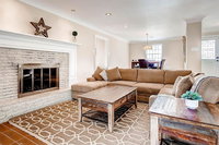 4000 sq ft entire house close to the Strip Tourism House