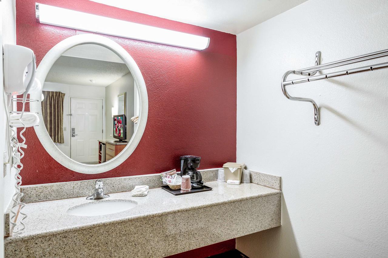 Red Roof Inn Gallup - thumb 24