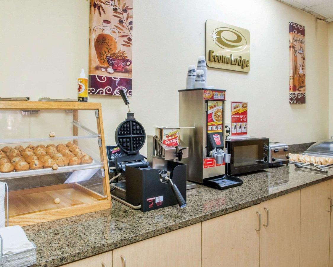 Econo Lodge Carlsbad - thumb 30