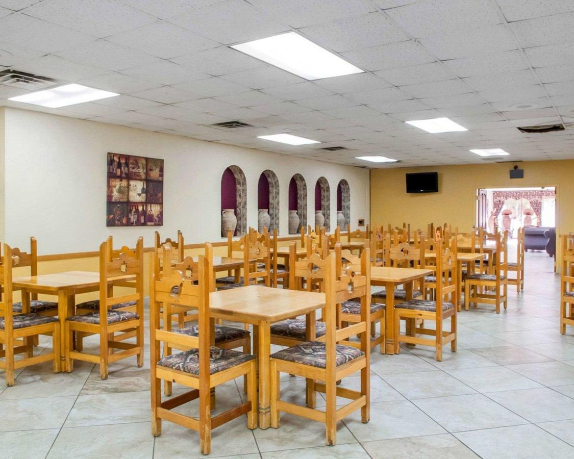 Econo Lodge Carlsbad - thumb 2