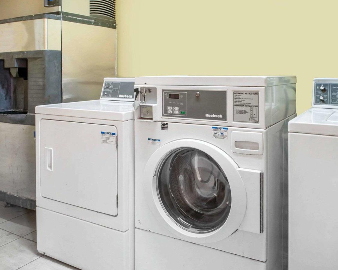 Econo Lodge Carlsbad - thumb 6