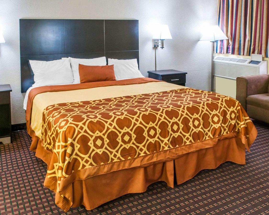 Econo Lodge Carlsbad - thumb 10