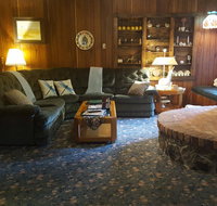 Whisperin' Pines Chalet - Tourism House