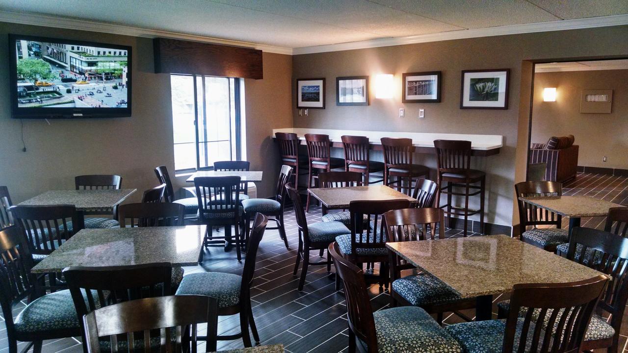 Days Inn & Suites By Wyndham Plattsburgh - thumb 12