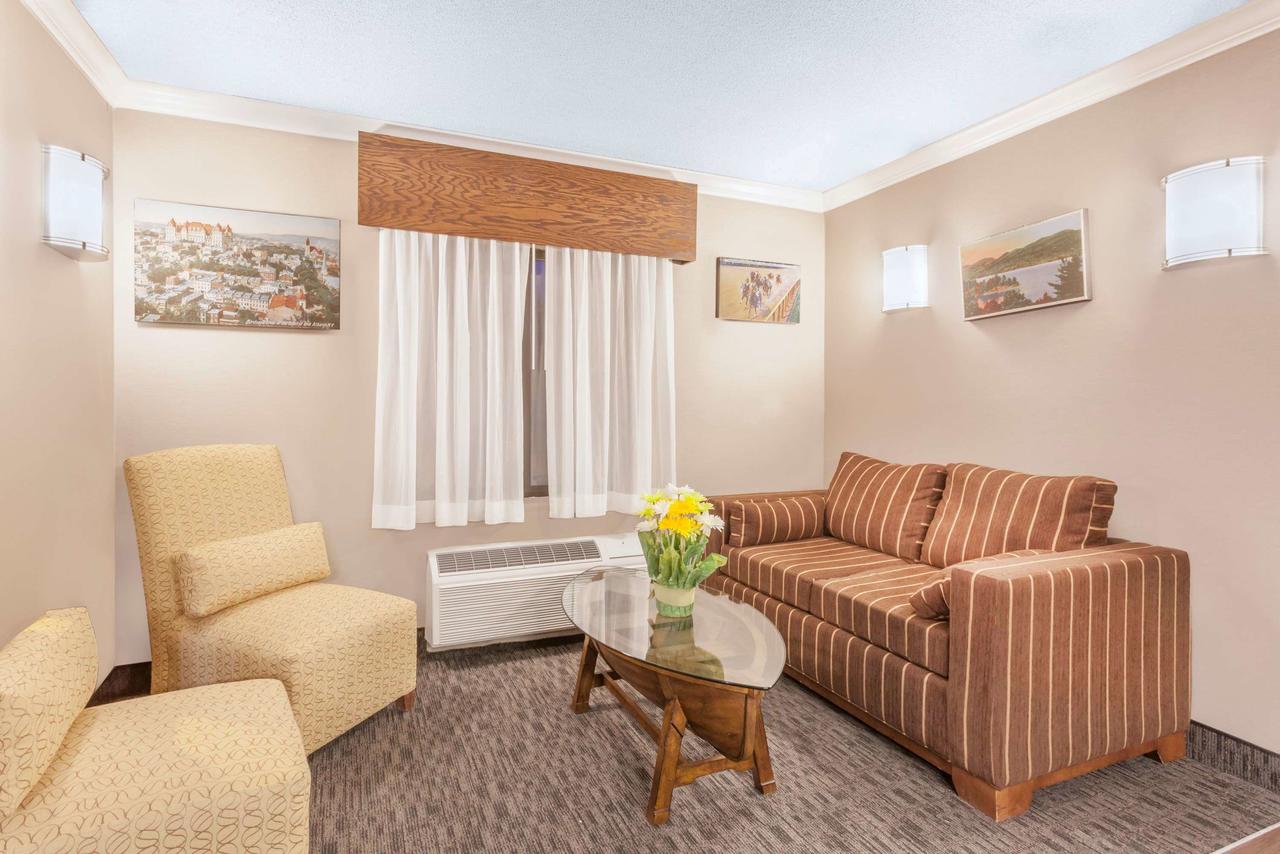 Days Inn & Suites By Wyndham Plattsburgh - thumb 18