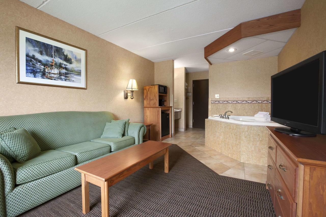 Days Inn & Suites By Wyndham Plattsburgh - thumb 19