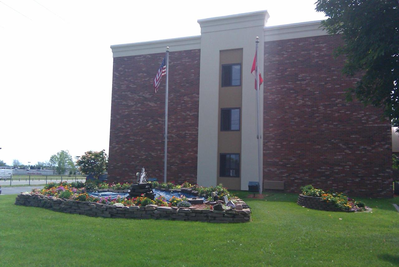 Days Inn & Suites By Wyndham Plattsburgh - thumb 5