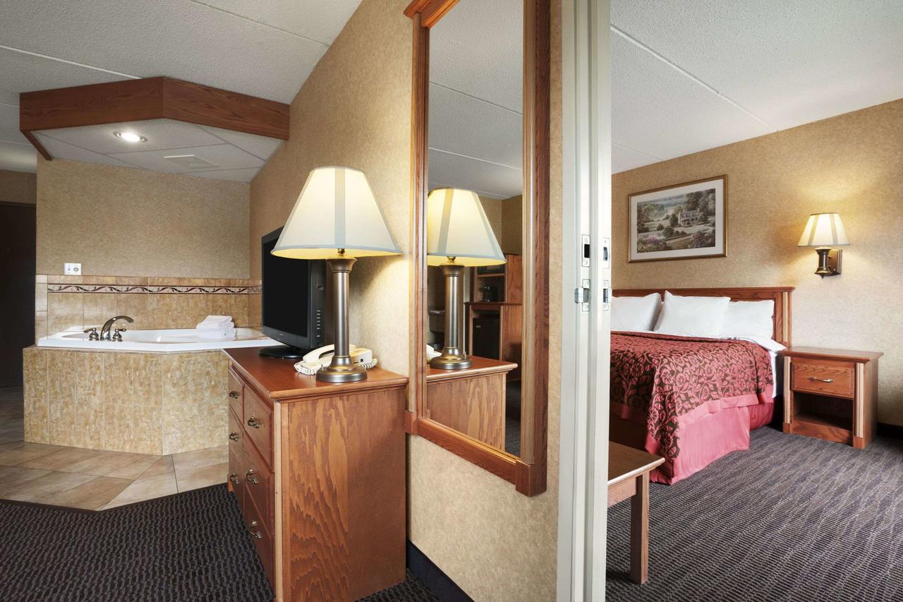 Days Inn & Suites By Wyndham Plattsburgh - thumb 20