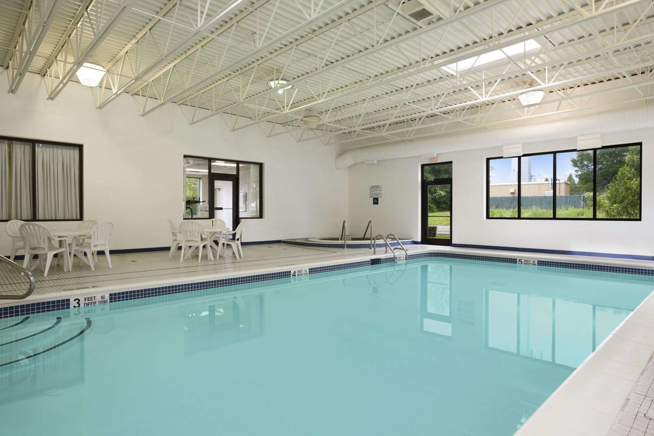 Days Inn & Suites By Wyndham Plattsburgh - thumb 14