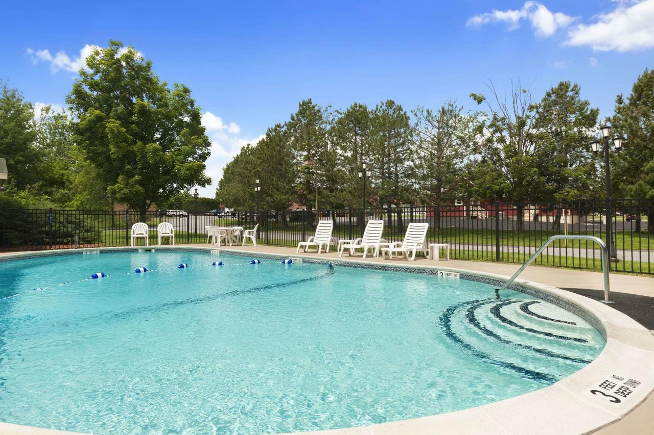 Days Inn & Suites By Wyndham Plattsburgh - thumb 7