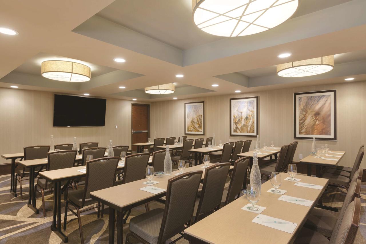 Embassy Suites Saratoga Springs - thumb 7