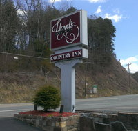 Lloyds on the River Country Inn - Tourism House