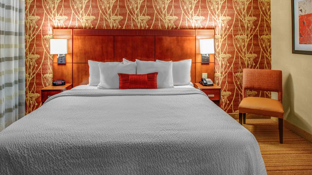 Courtyard High Point - thumb 0