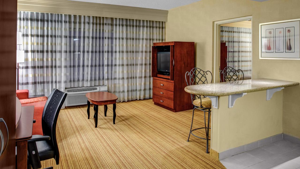 Courtyard High Point - thumb 7