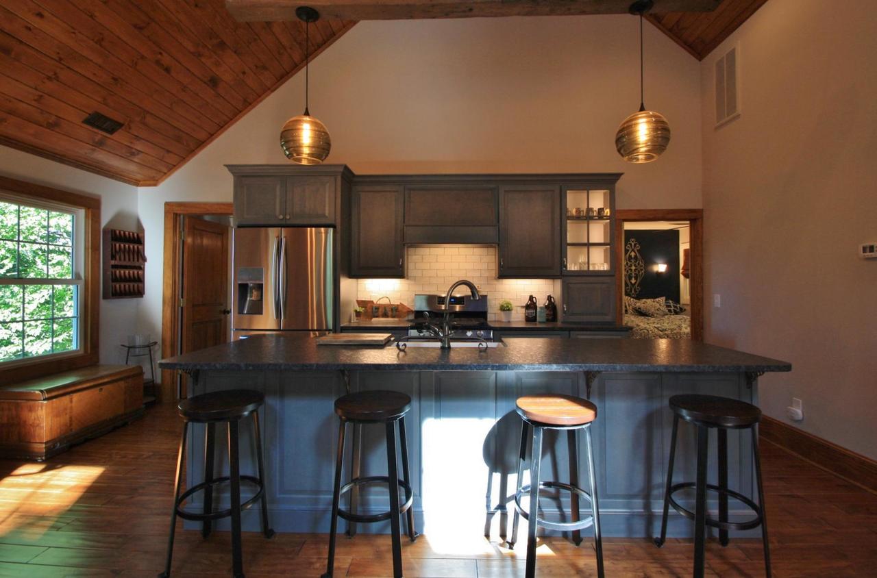 Downtown Hideaway - Green Door - thumb 7