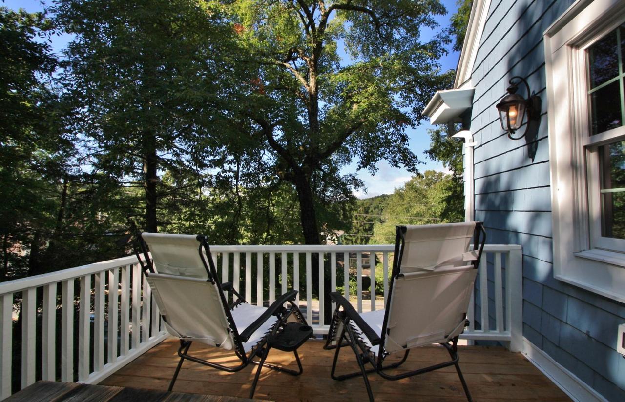 Downtown Hideaway - Green Door - thumb 2