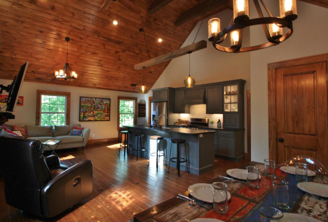 Downtown Hideaway - Green Door - thumb 9