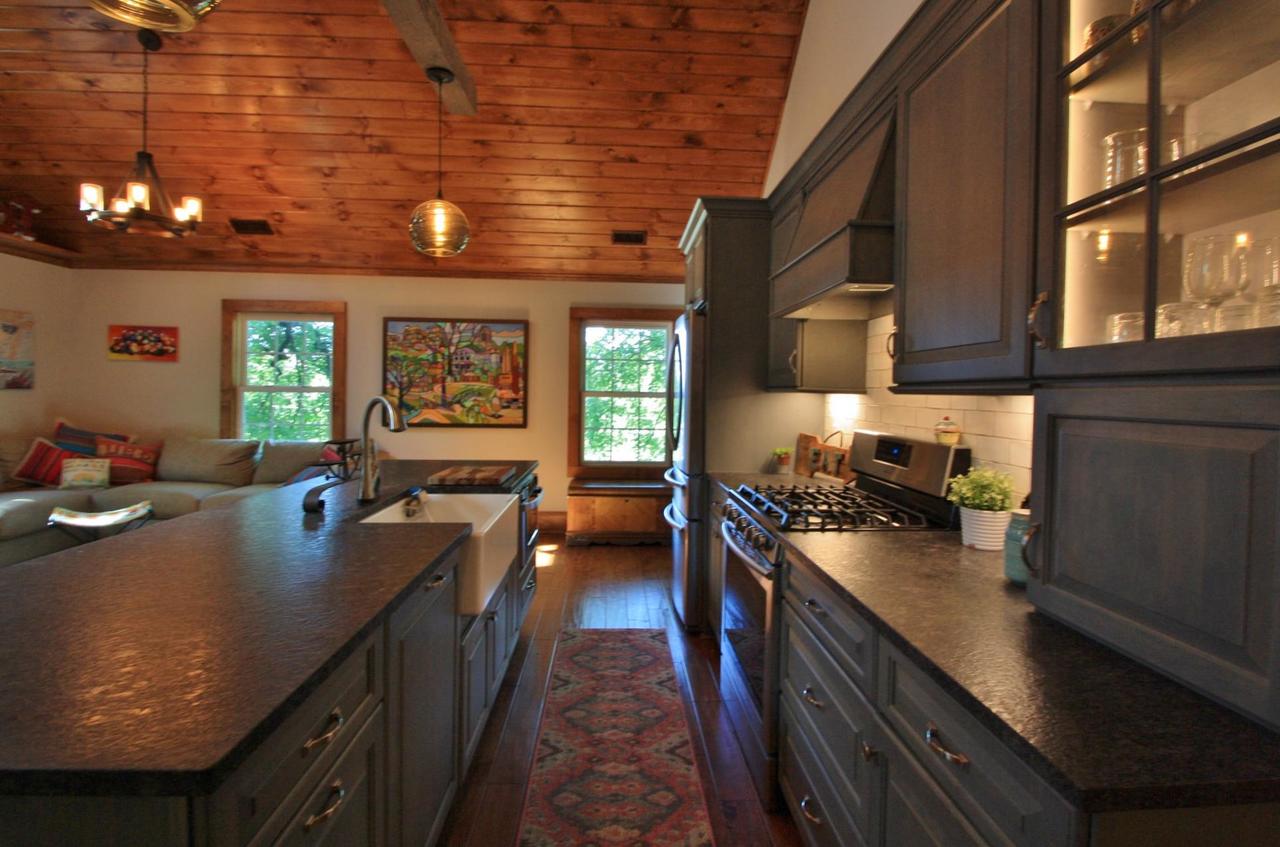 Downtown Hideaway - Green Door - thumb 10