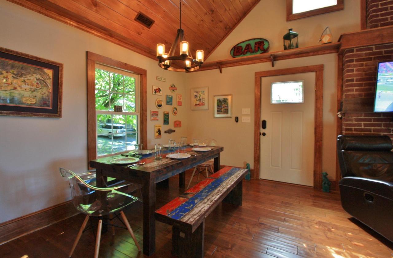 Downtown Hideaway - Green Door - thumb 11