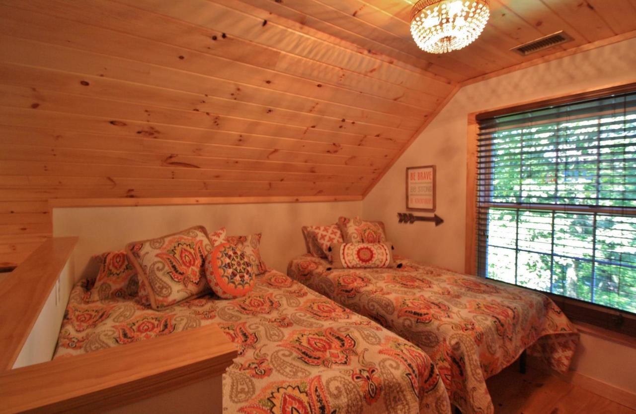 Downtown Hideaway - Green Door - thumb 24