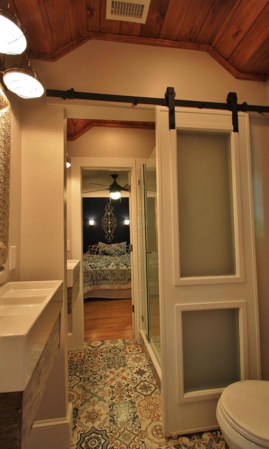 Downtown Hideaway - Green Door - thumb 15