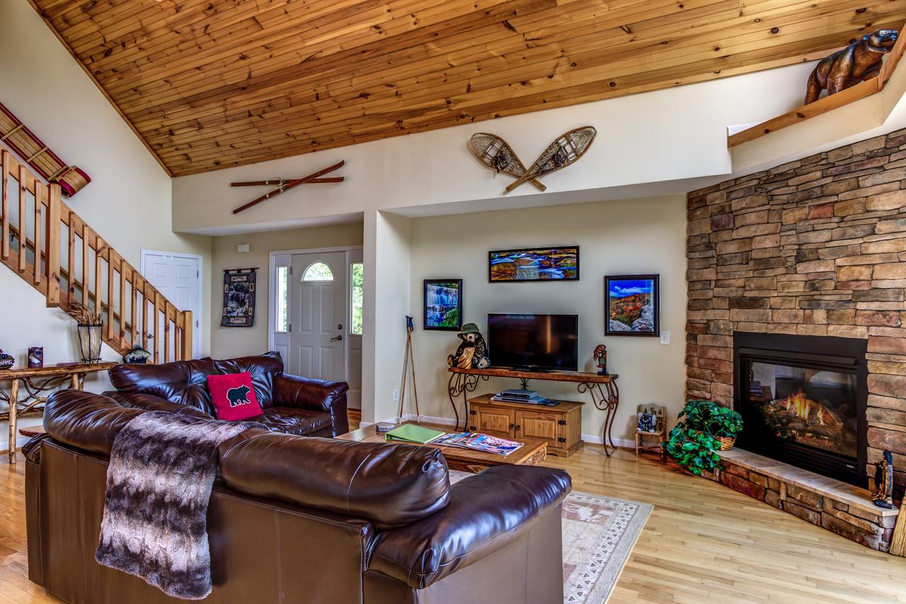 4 Bears Lodge Home - thumb 2