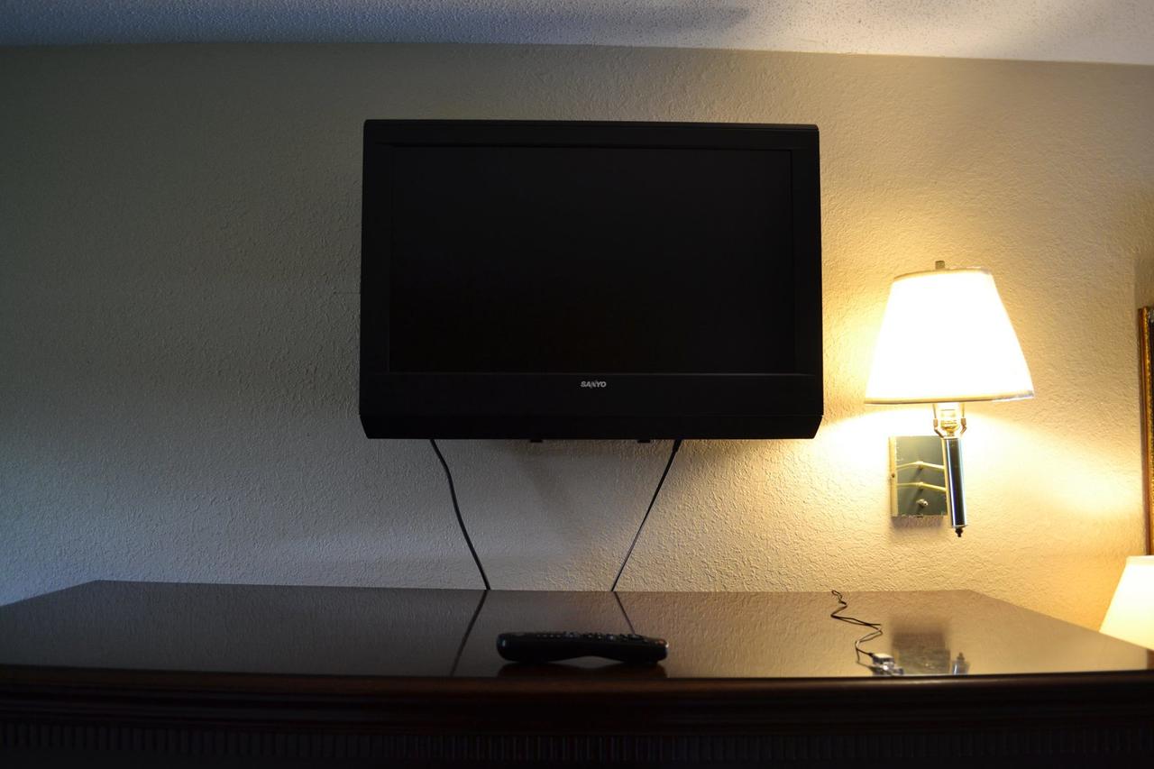 Americas Best Value Inn Smithfield - thumb 11