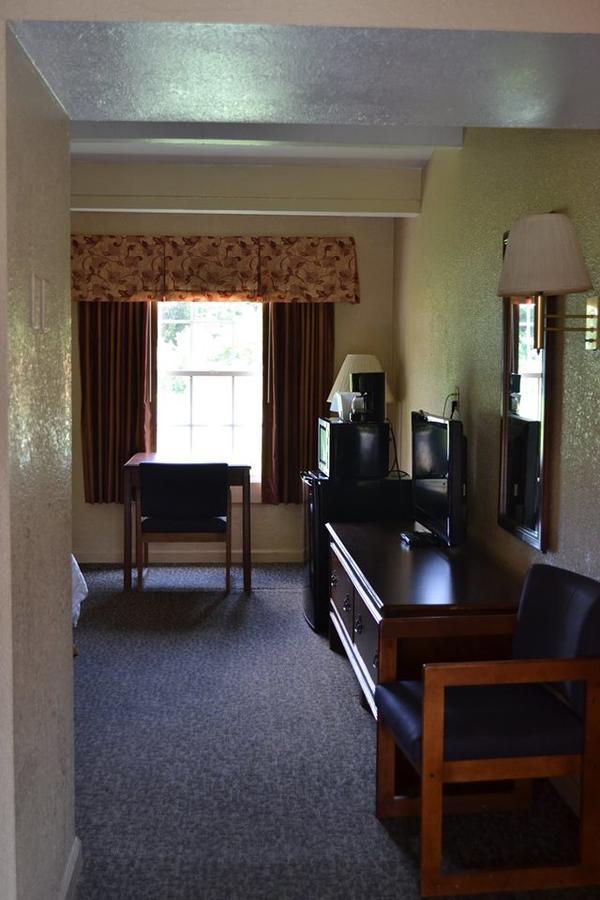 Americas Best Value Inn Smithfield - thumb 18