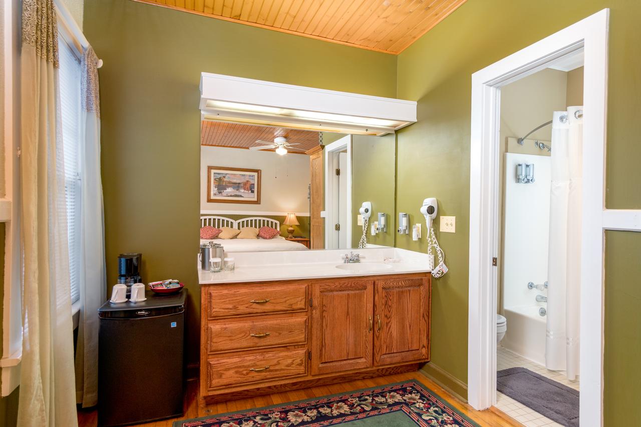 Highland Lake Inn & Resort - Flat Rock - thumb 10