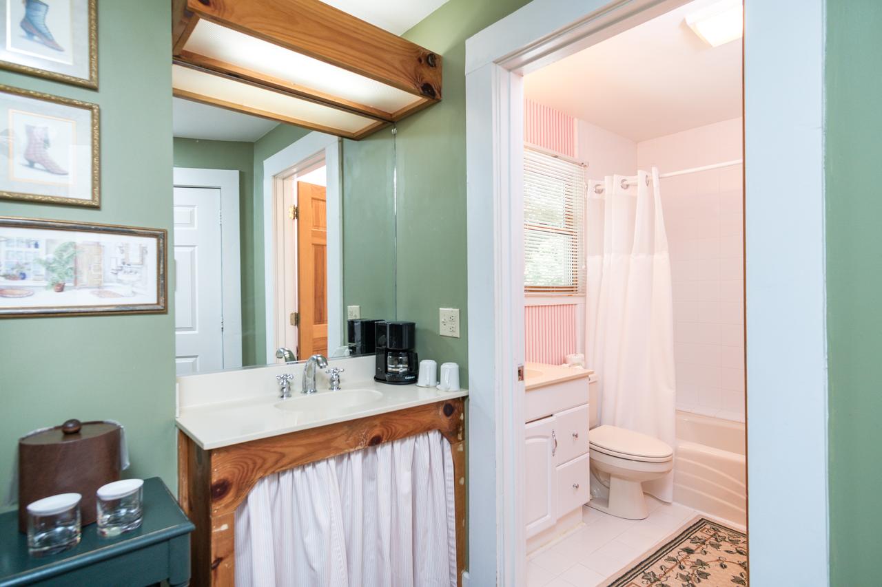 Highland Lake Inn & Resort - Flat Rock - thumb 38